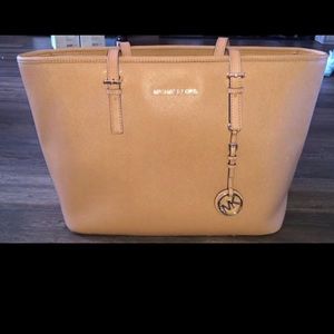 Michael Kors Jet set travel bag